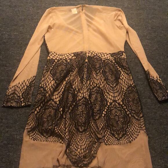 Venus Brand Black and Tan Lace BodyCon Mini Dress Zippered Back Women's size 4 - Picture 5 of 5